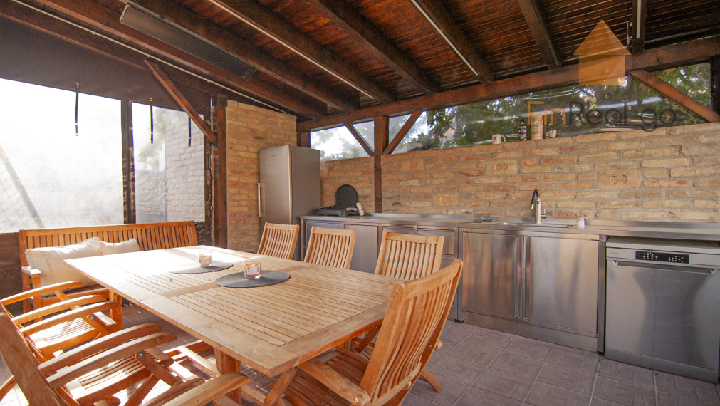 Predaj dom s bazénom, vírivkou, saunou, 792m2 pozemok-Slovenský Grob