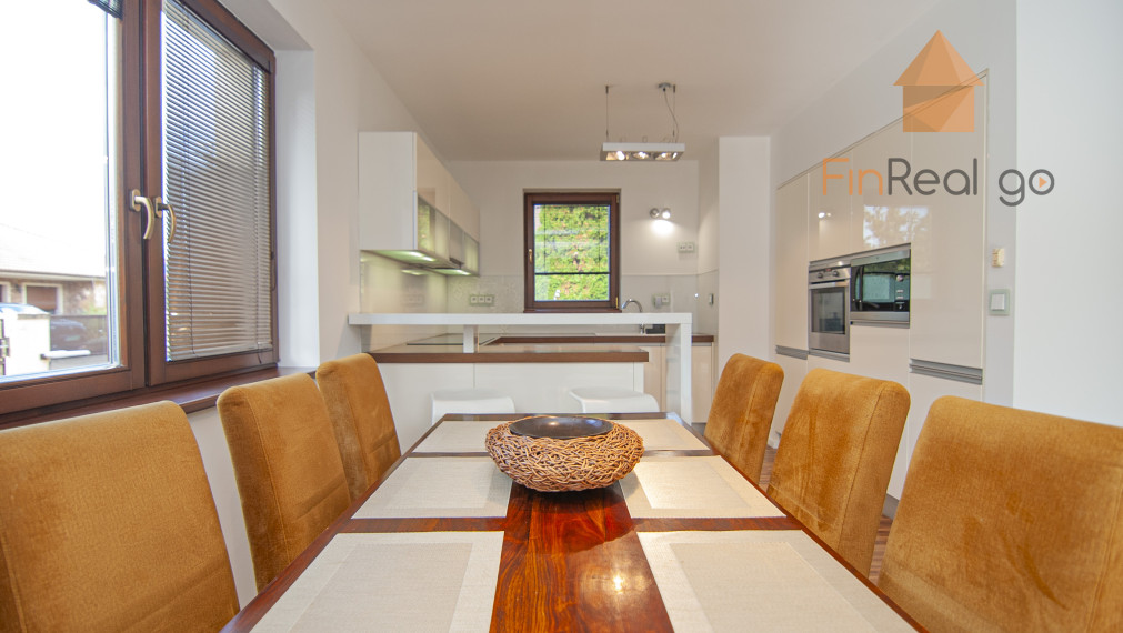 Predaj dom s bazénom, vírivkou, saunou, 792m2 pozemok-Slovenský Grob