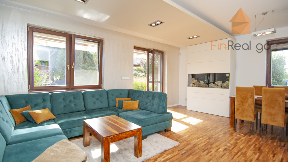 Predaj dom s bazénom, vírivkou, saunou, 792m2 pozemok-Slovenský Grob