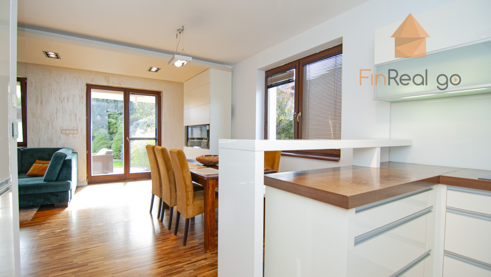 Predaj dom s bazénom, vírivkou, saunou, 792m2 pozemok-Slovenský Grob