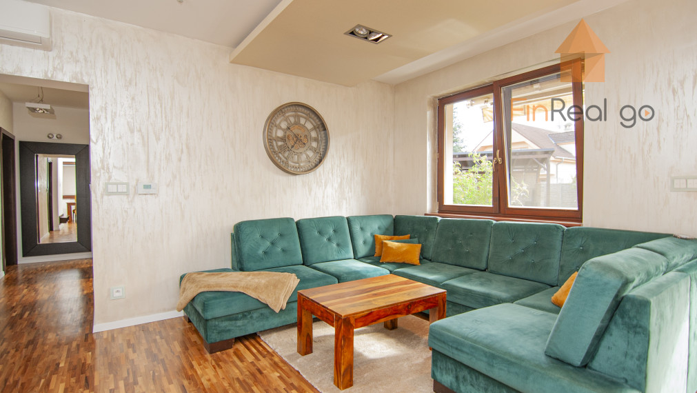 Predaj dom s bazénom, vírivkou, saunou, 792m2 pozemok-Slovenský Grob