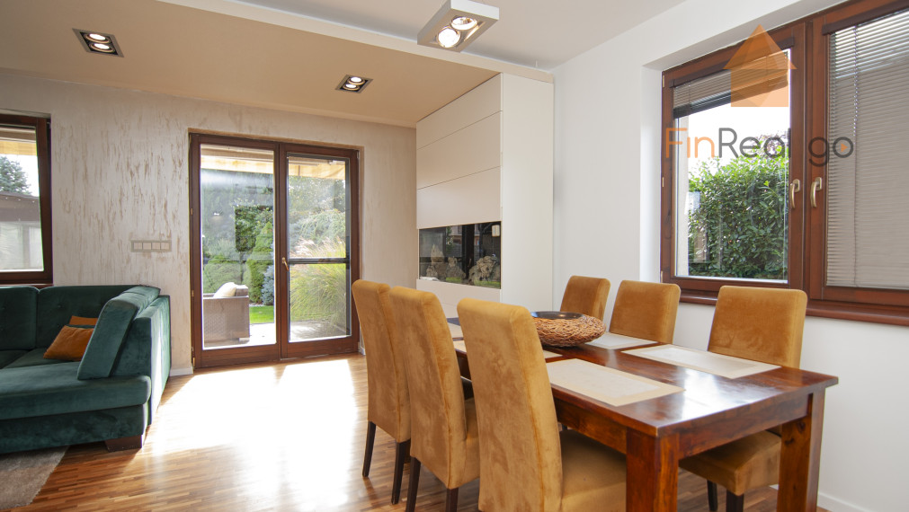 Predaj dom s bazénom, vírivkou, saunou, 792m2 pozemok-Slovenský Grob