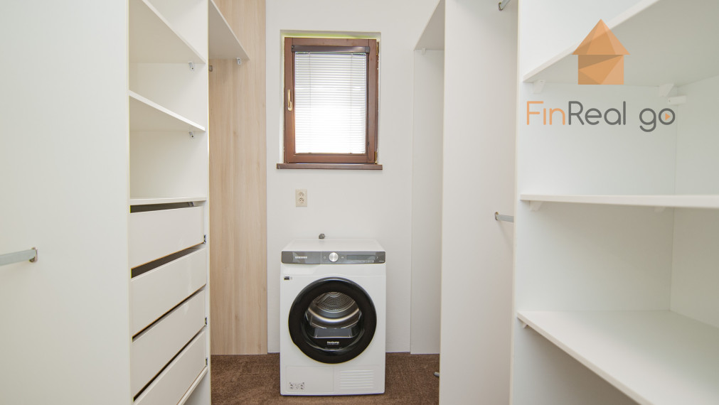 Predaj dom s bazénom, vírivkou, saunou, 792m2 pozemok-Slovenský Grob