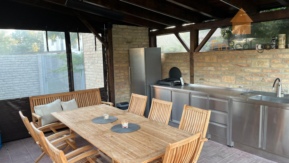 Predaj dom s bazénom, vírivkou, saunou, 792m2 pozemok-Slovenský Grob