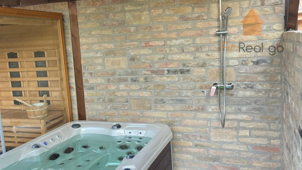 Predaj dom s bazénom, vírivkou, saunou, 792m2 pozemok-Slovenský Grob