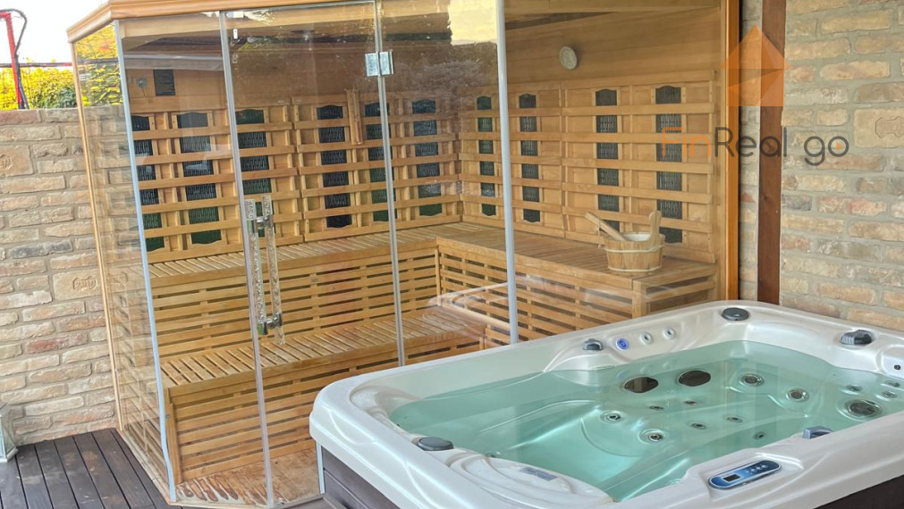 Predaj dom s bazénom, vírivkou, saunou, 792m2 pozemok-Slovenský Grob