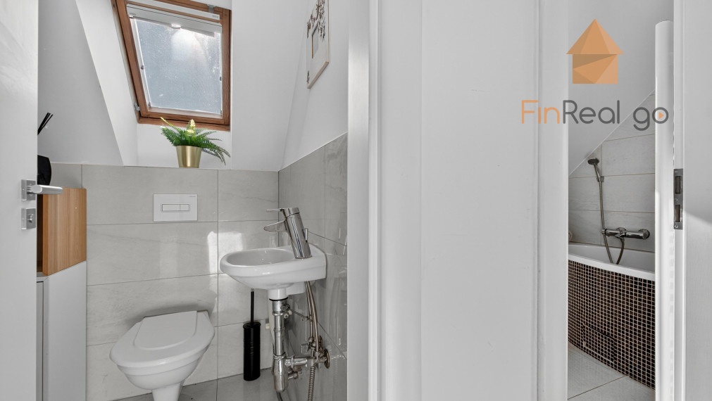 Predaj atypický priestranný byt s predzáhradkou a parkovacím miestom, Devínska Nová Ves