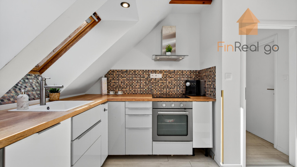 Rezervované - atypický priestranný byt s predzáhradkou a parkovacím miestom, Devínska Nová Ves