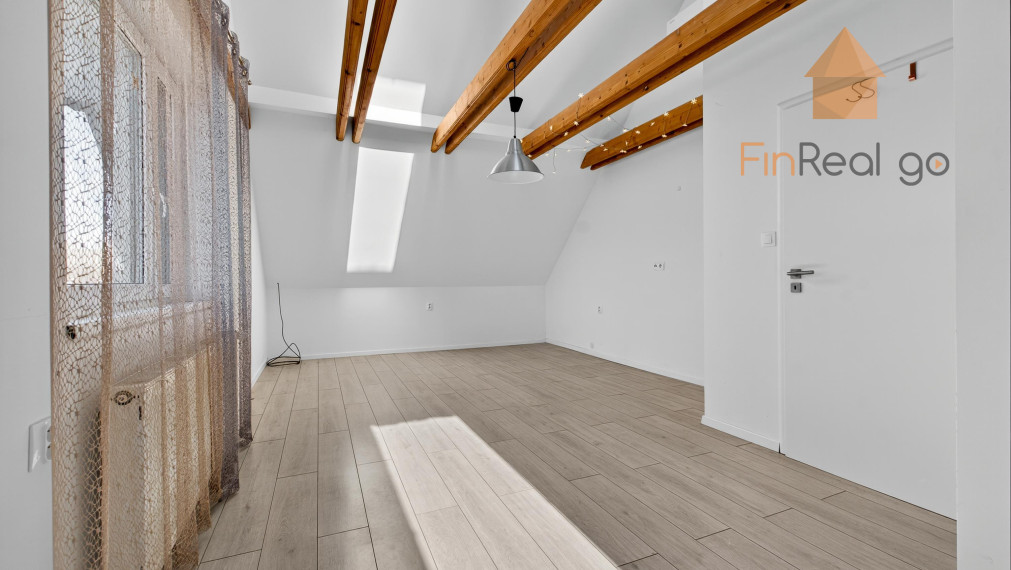 Predaj atypický priestranný byt s predzáhradkou a parkovacím miestom, Devínska Nová Ves