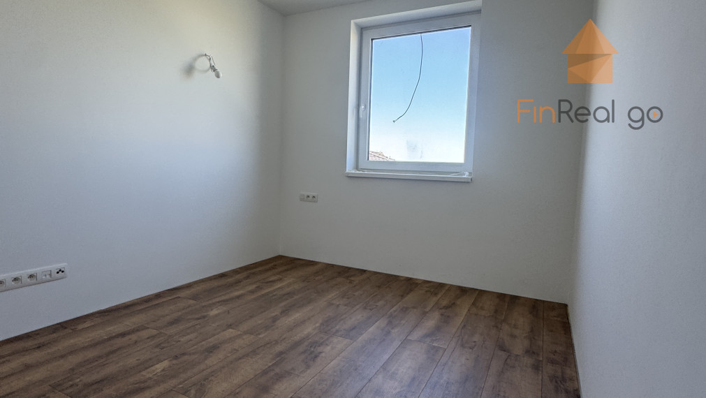 Prenájom - novostavba RD s 2 bytovými jednotkami, 102m2 úžitková plocha, 381m2 pozemok, Hrubá Borša