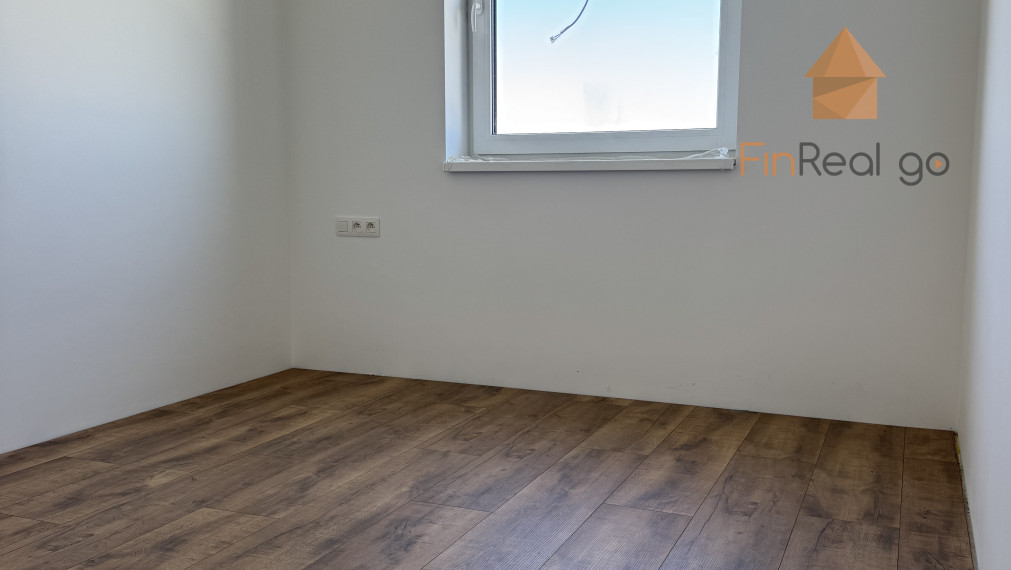 Prenájom - novostavba RD s 2 bytovými jednotkami, 102m2 úžitková plocha, 381m2 pozemok, Hrubá Borša