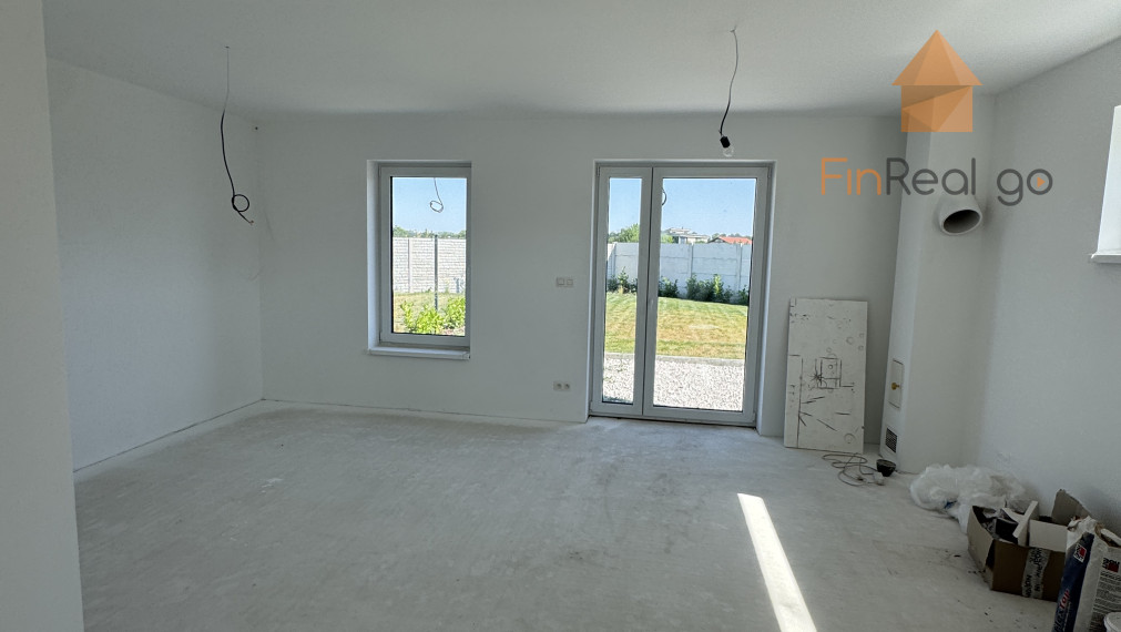 Prenájom - novostavba RD s 2 bytovými jednotkami, 102m2 úžitková plocha, 381m2 pozemok, Hrubá Borša