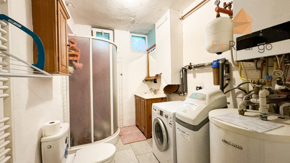 Predáme zariadený 7,5izbový rodinný dom v tichej časti Rače