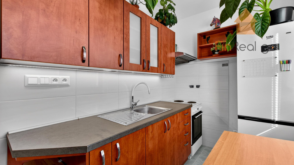 Predaj 2-izbový byt po čiastočnej rekonštrukcii, Dúbravka Pri Kríži