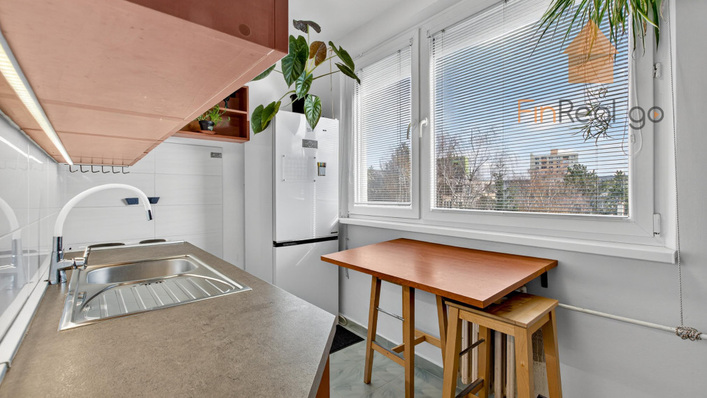 Predaj 2-izbový byt po čiastočnej rekonštrukcii, Dúbravka Pri Kríži