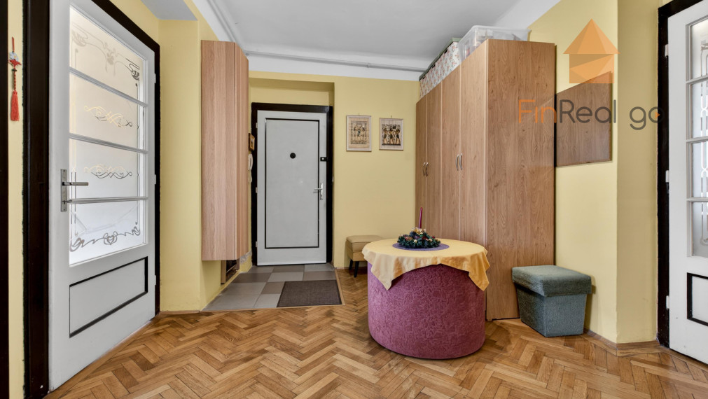 Predaj 3-izbový staromestský byt 91m2 Špitálska ul., výťah, balkón, parkovanie vo dvore!