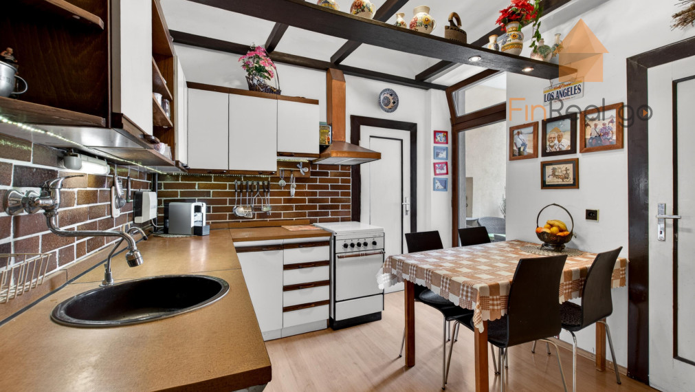 Predaj 3-izbový staromestský byt 91m2 Špitálska ul., výťah, balkón, parkovanie vo dvore!