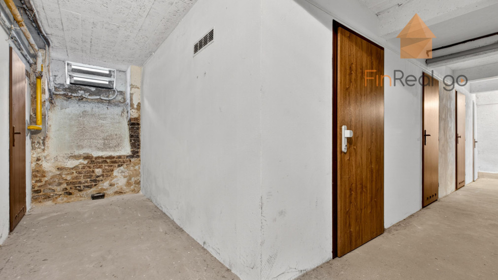 Predaj 3-izbový staromestský byt 91m2 Špitálska ul., výťah, balkón, parkovanie vo dvore!