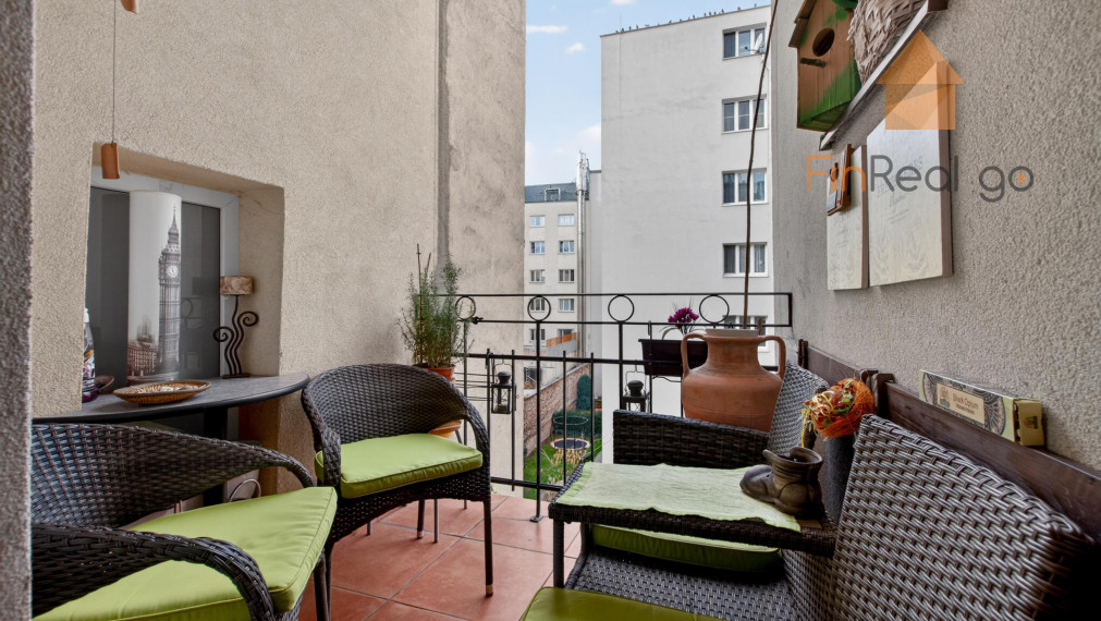 Predaj 3-izbový staromestský byt 91m2 Špitálska ul., výťah, balkón, parkovanie vo dvore!