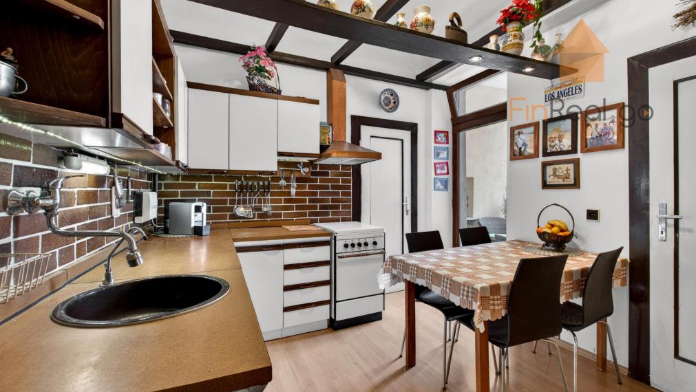 Predaj 3-izbový staromestský byt 91m2 Špitálska ul., výťah, balkón, parkovanie vo dvore!