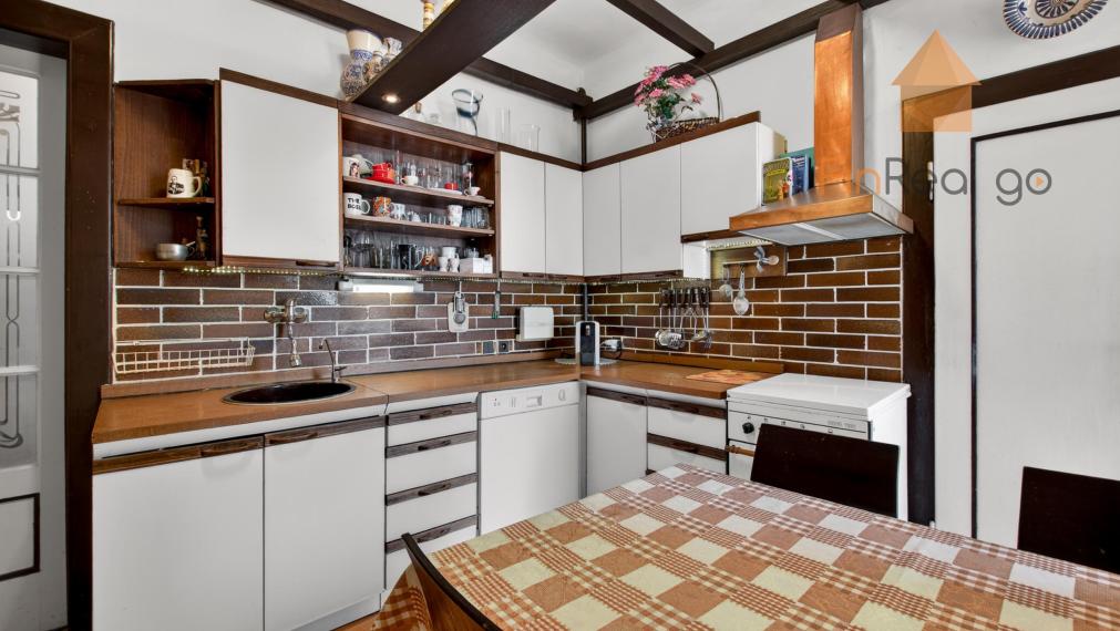 Predaj 3-izbový staromestský byt 91m2 Špitálska ul., výťah, balkón, parkovanie vo dvore!