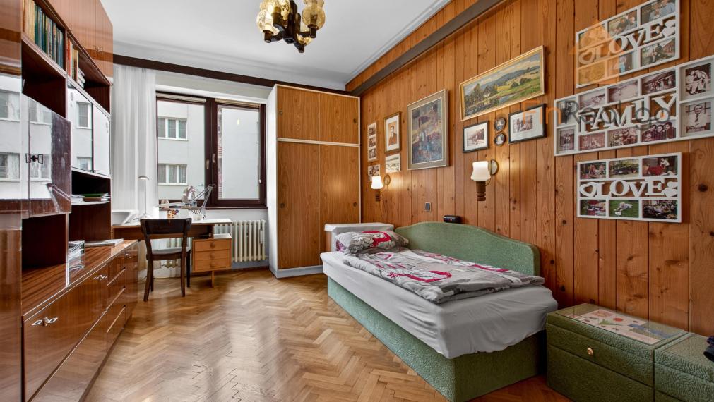 Predaj 3-izbový staromestský byt 91m2 Špitálska ul., výťah, balkón, parkovanie vo dvore!