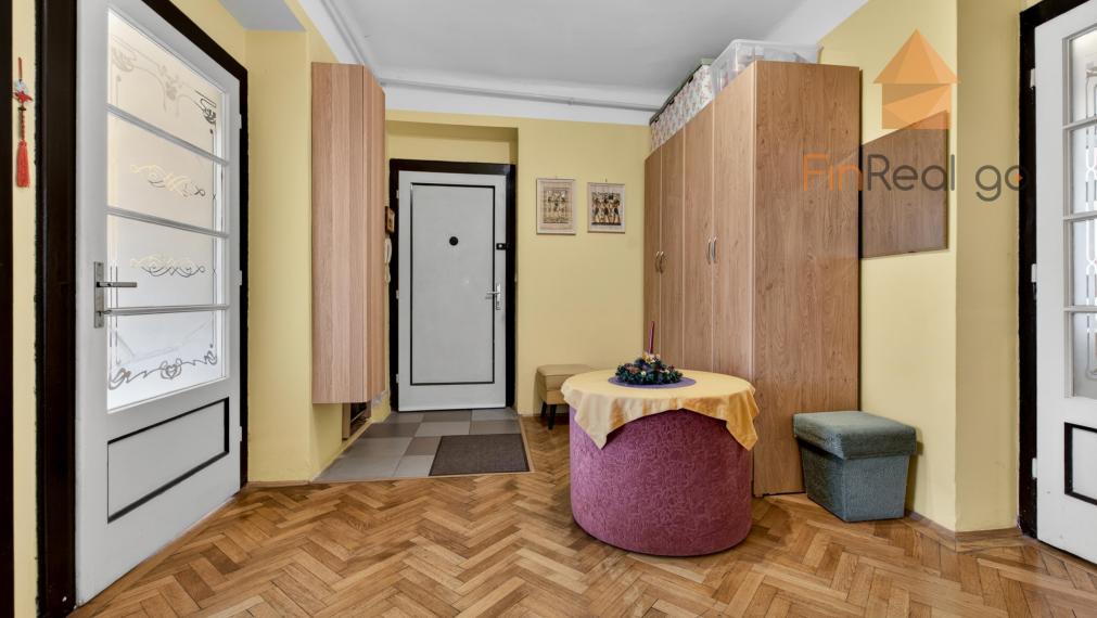 Predaj 3-izbový staromestský byt 91m2 Špitálska ul., výťah, balkón, parkovanie vo dvore!