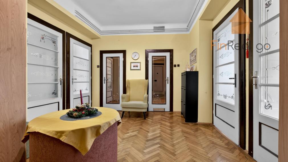 Predaj 3-izbový staromestský byt 91m2 Špitálska ul., výťah, balkón, parkovanie vo dvore!