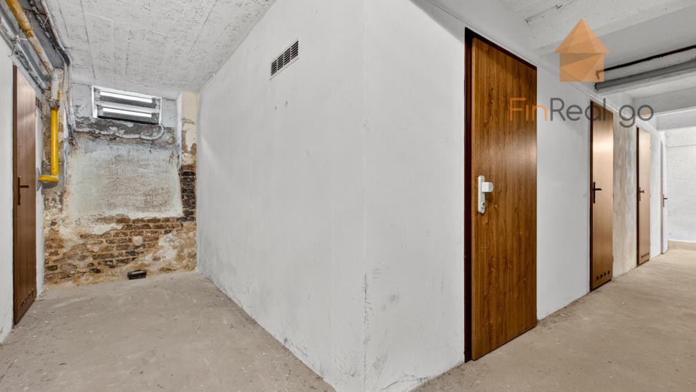 Predaj 3-izbový staromestský byt 91m2 Špitálska ul., výťah, balkón, parkovanie vo dvore!