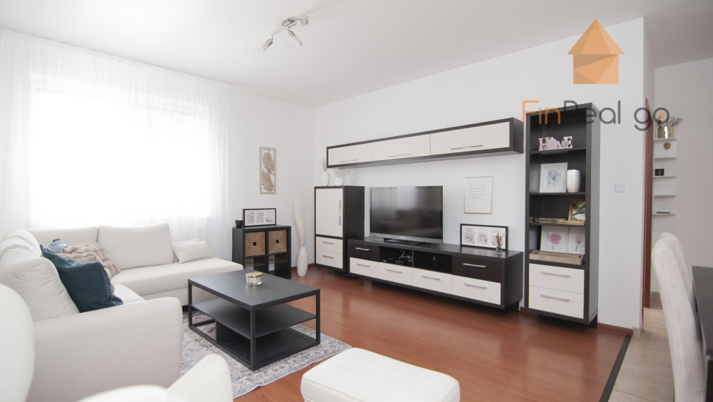 Prenájom 3-izb.byt 70m2 so šatníkom a loggiou, Šustekova ul.Petržalka