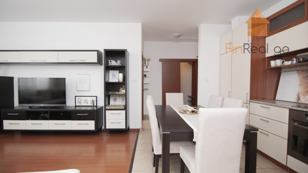 Prenájom 3-izb.byt 70m2 so šatníkom a loggiou, Šustekova ul.Petržalka