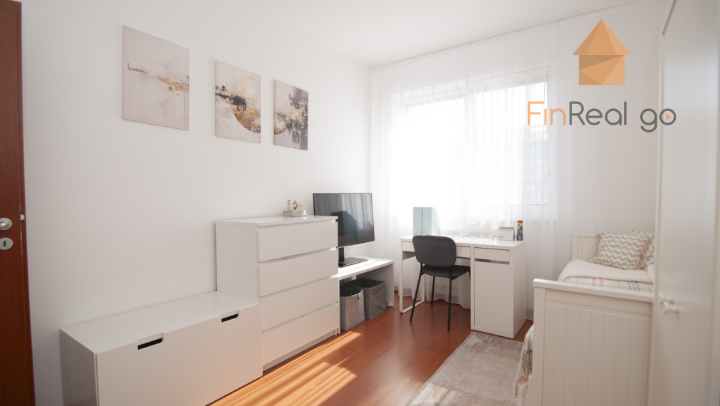 Prenájom 3-izb.byt 70m2 so šatníkom a loggiou, Šustekova ul.Petržalka