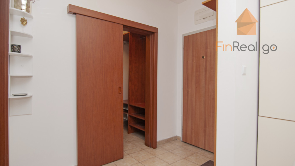 Prenájom 3-izb.byt 70m2 so šatníkom a loggiou, Šustekova ul.Petržalka