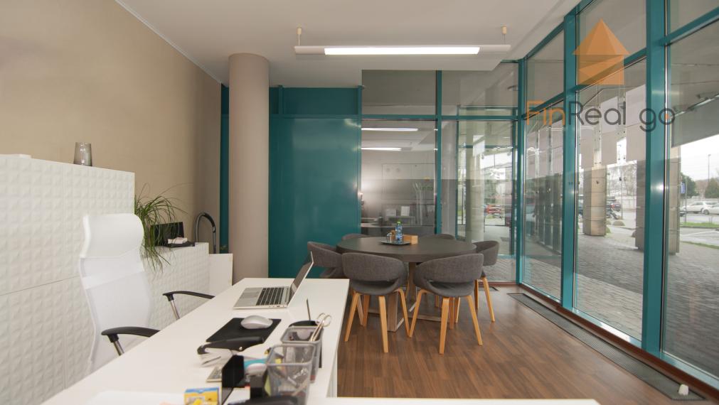 Prenájom obchodný priestor s výkladom 30m2, Vajnorská ul.BA-Nové Mesto