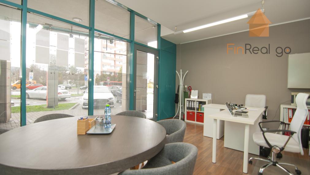 Prenájom obchodný priestor s výkladom 30m2, Vajnorská ul.BA-Nové Mesto