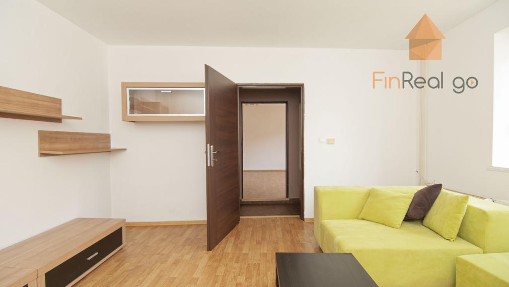 Predaj 7-izb. dom s bazénom na pozemku 561m2, Malé Leváre