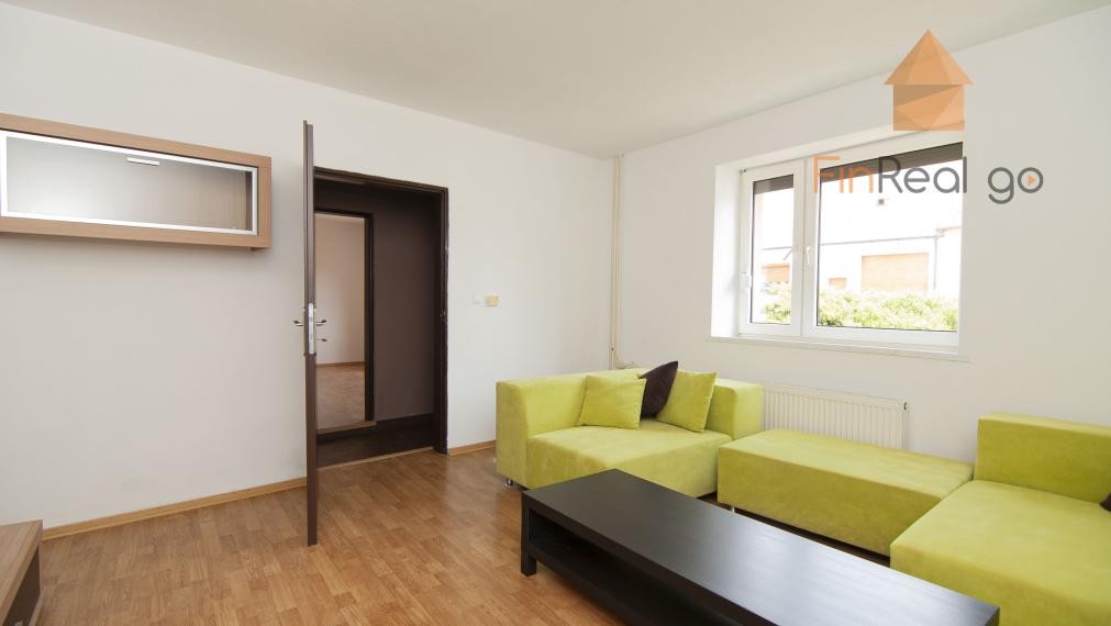 Predaj 7-izb. dom s bazénom na pozemku 561m2, Malé Leváre