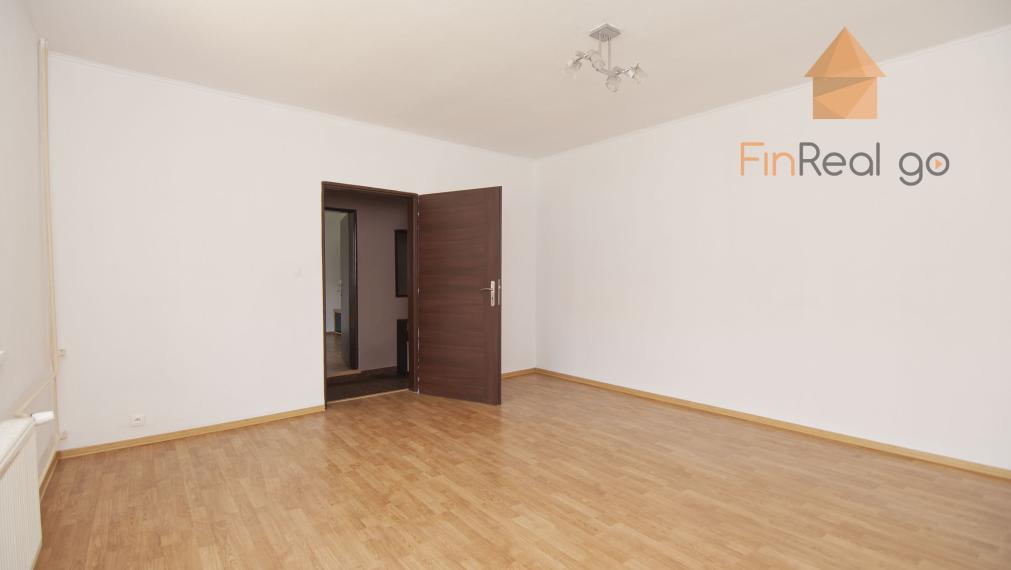 Predaj 7-izb. dom s bazénom na pozemku 561m2, Malé Leváre