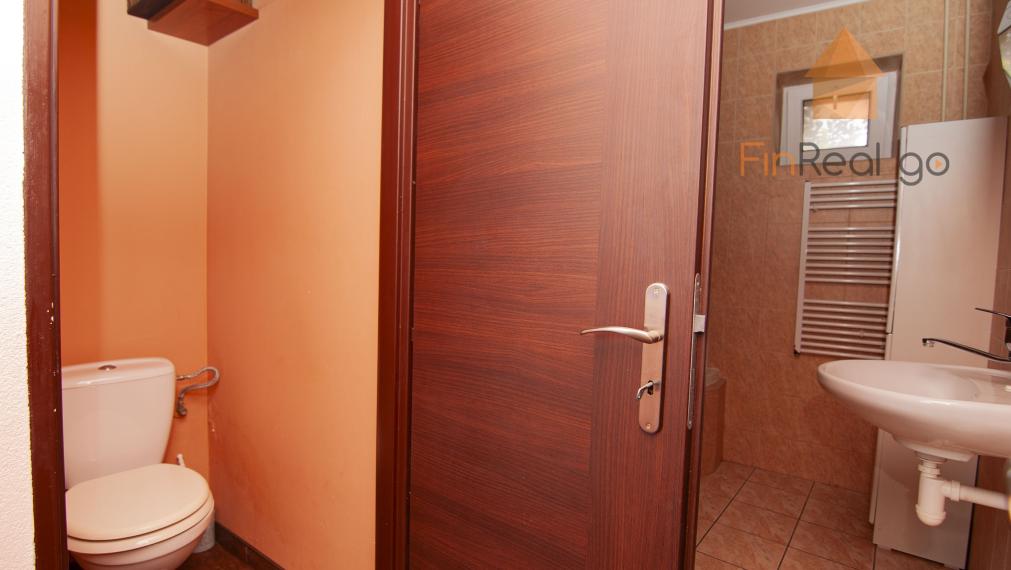 Predaj 7-izb. dom s bazénom na pozemku 561m2, Malé Leváre