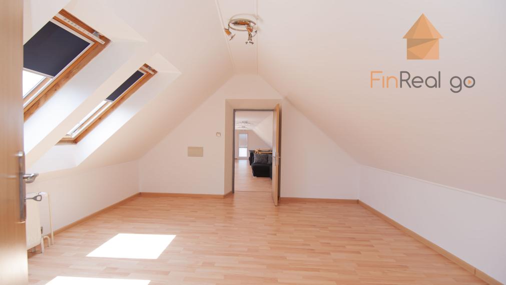 Predaj 7-izb. dom s bazénom na pozemku 561m2, Malé Leváre