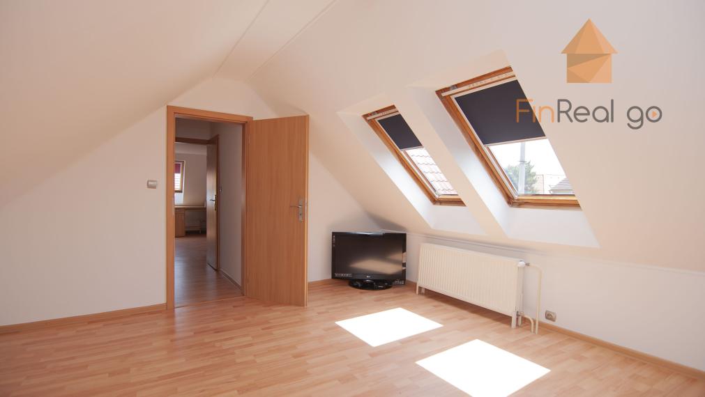 Predaj 7-izb. dom s bazénom na pozemku 561m2, Malé Leváre