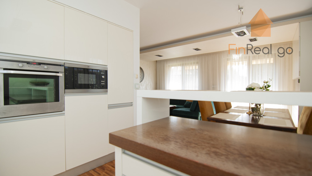 Predaj výnimočný rodinný dom s wellness zónou v srdci Slovenského Grobu