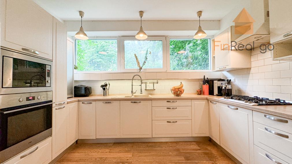 Predáme zariadený 7,5izbový rodinný dom-Investičný potenciál