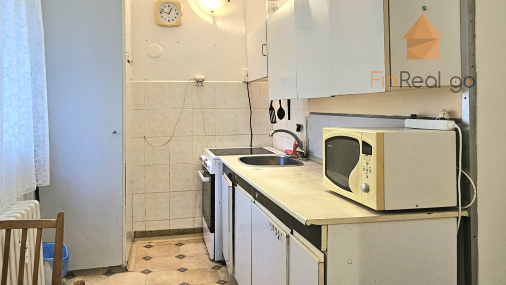 PREDAJ, 3-izbový zariadený byt, Levice