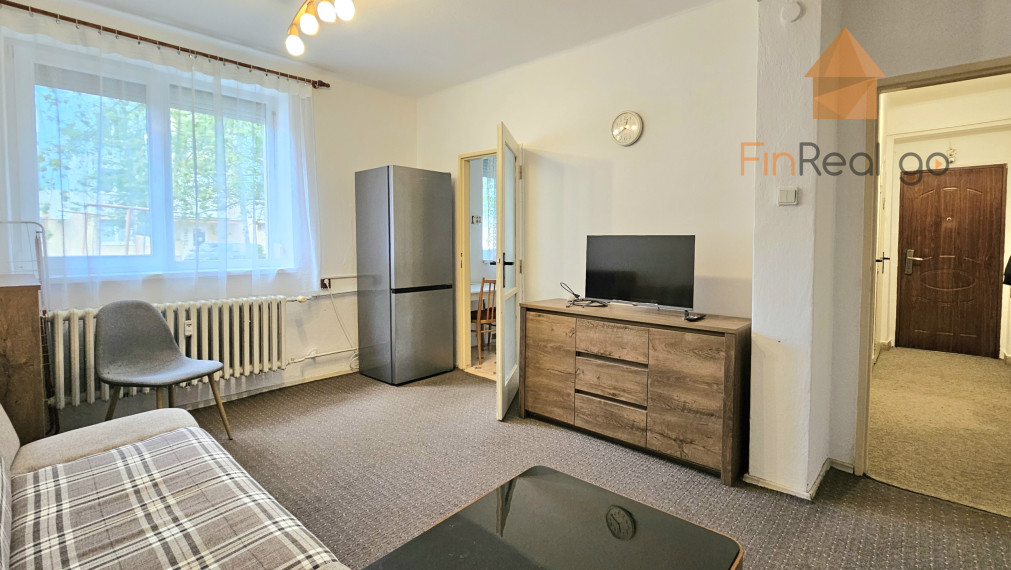 PREDAJ, 3-izbový zariadený byt, Levice