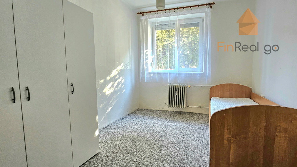 PREDAJ, 3-izbový zariadený byt, Levice