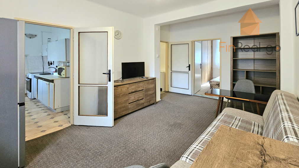 PREDAJ, 3-izbový zariadený byt, Levice