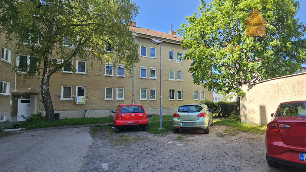 PREDAJ, 2-izbový byt, kompletná rekonštrukcia, Levice