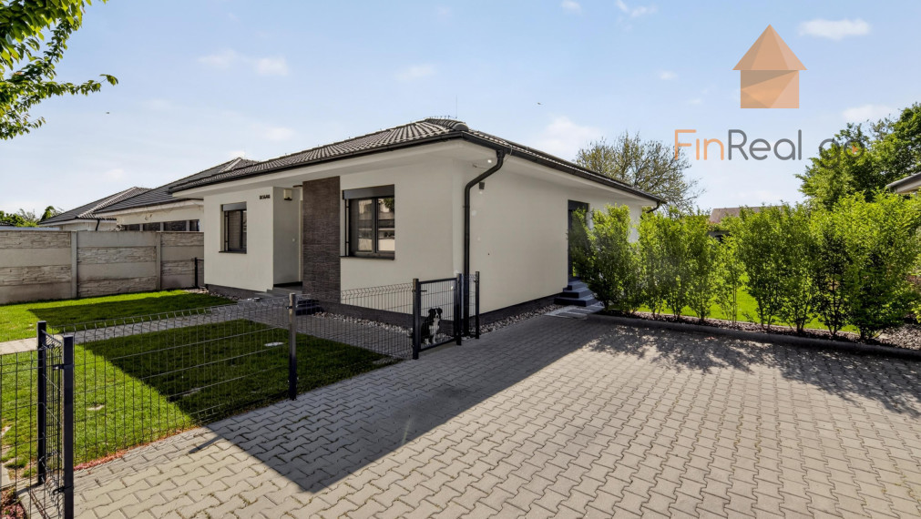 Predaj RD samostatný 4-izb. bungalov, bazén, fotovoltaika, 675m2 pozemok, Rovinka