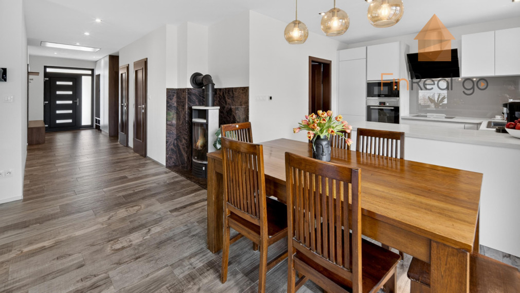 Predaj RD samostatný 4-izb. bungalov, bazén, fotovoltaika, 675m2 pozemok, Rovinka